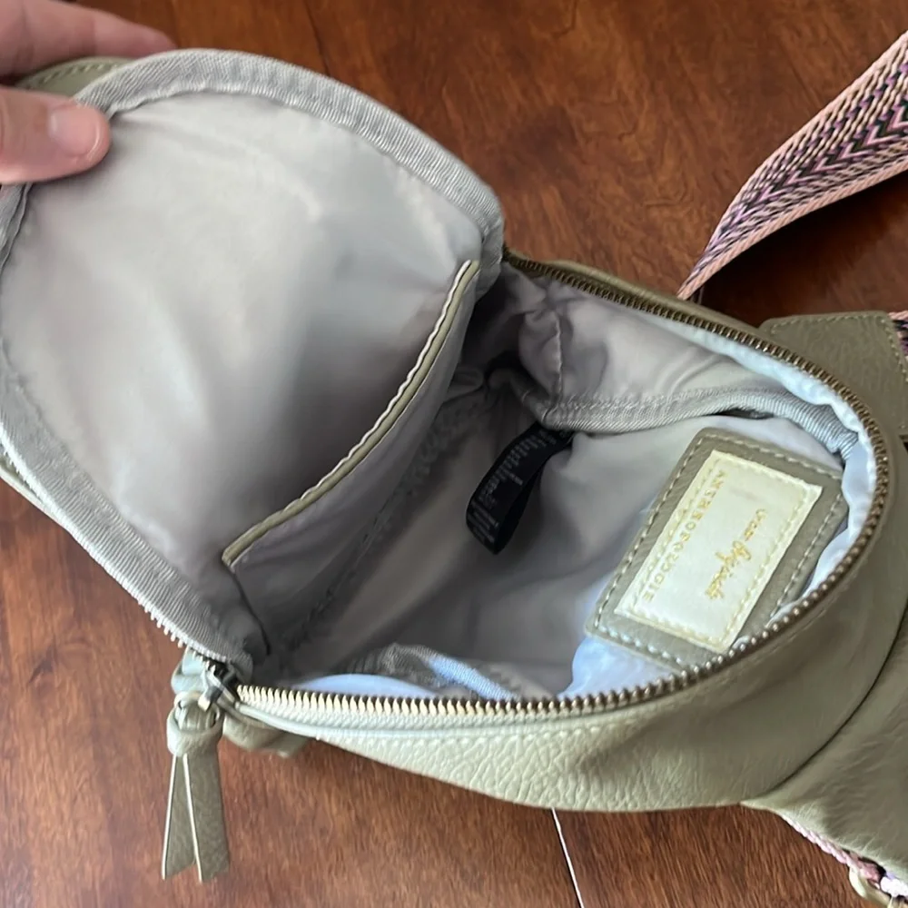 Anthropologie Urban originals crossbody - Picture 4 of 4